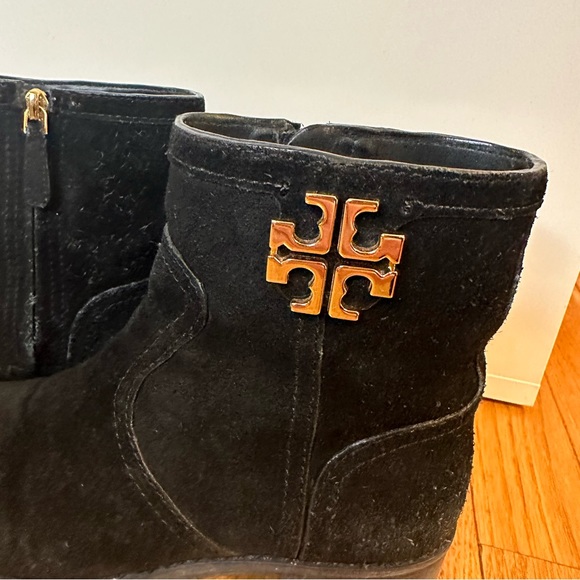 Tory Burch Black Eloise Flat Bootie Distressed Crosta Suede — Size 6 - Picture 7 of 12